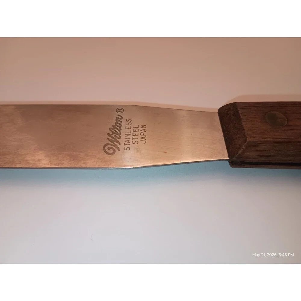 Wilton Icing Spatula 10 in Stainless Steel Blade with Wooden Handle Silver